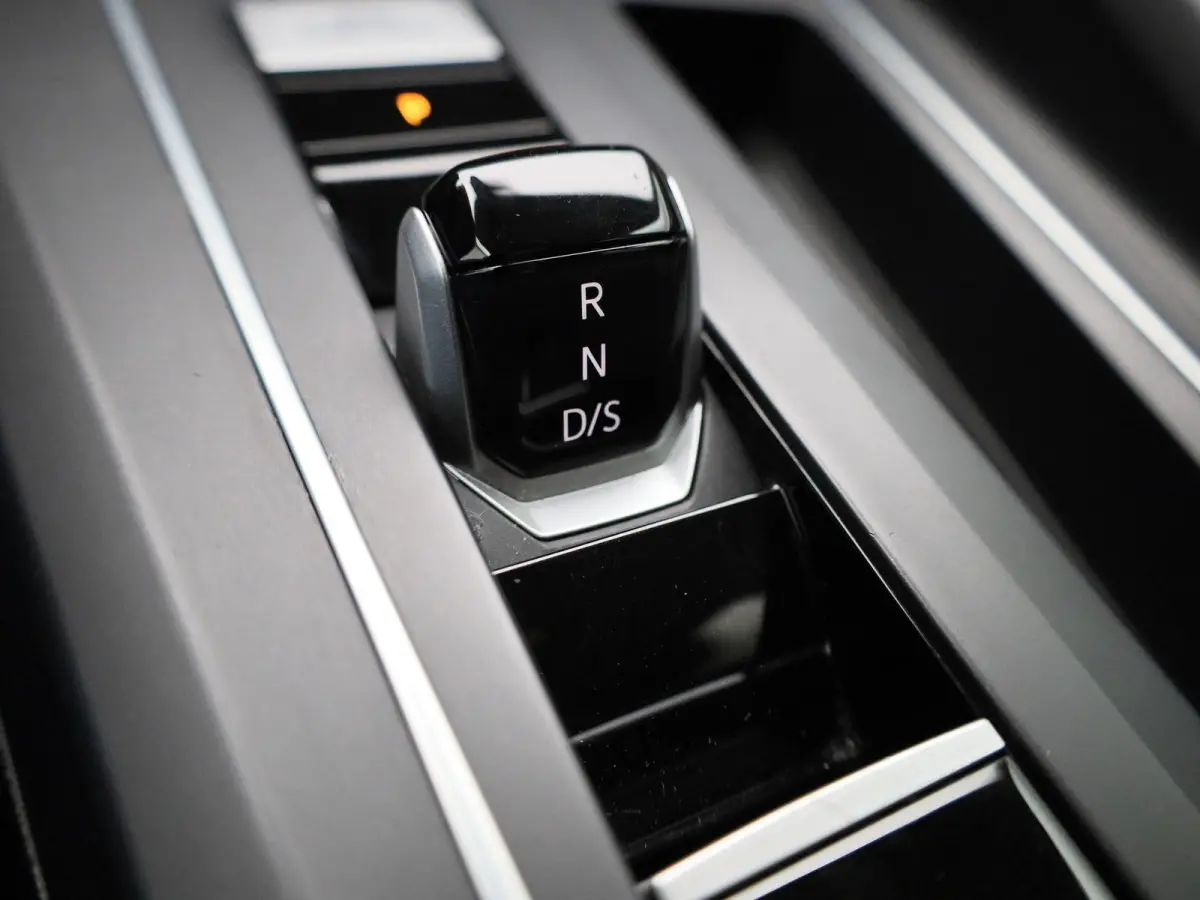 VIII 1.0 eTSI 81kW DSG Life | Automaat | Apple Carplay / Android Auto | Privacy Glass | Virtual Cockpit | Camera | LED Koplampen | Lichtmetalen Velgen |
