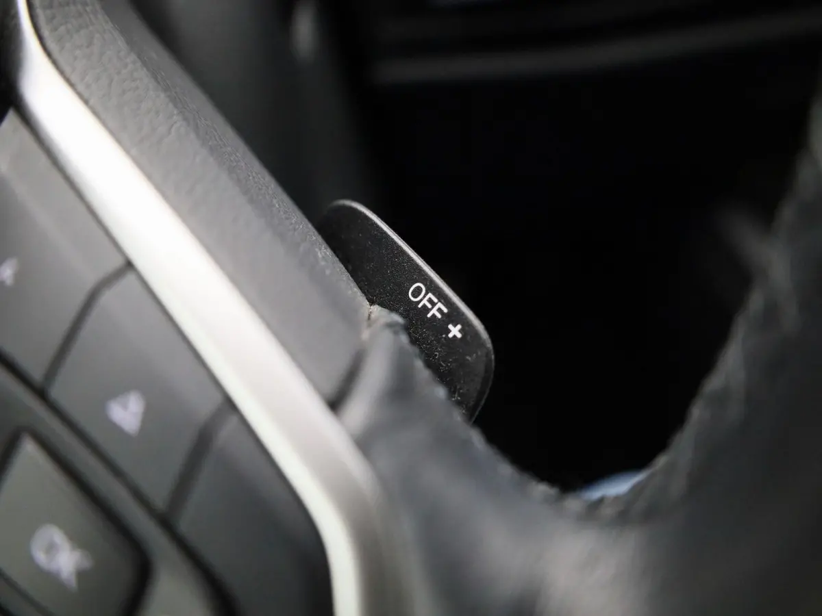 VIII 1.0 eTSI 81kW DSG Life | Automaat | Apple Carplay / Android Auto | Privacy Glass | Virtual Cockpit | Camera | LED Koplampen | Lichtmetalen Velgen |