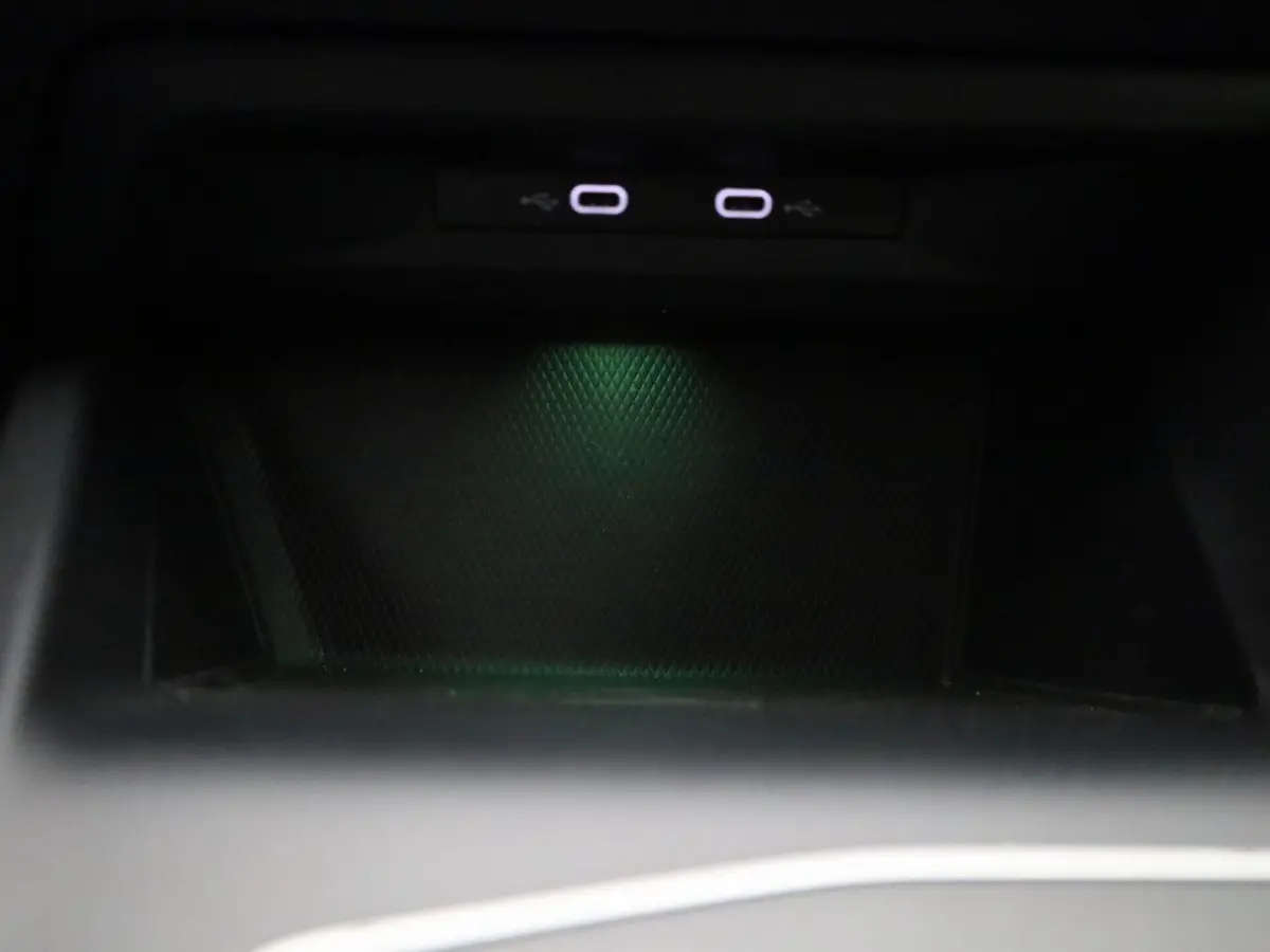 VIII 1.0 eTSI 81kW DSG Life | Automaat | Apple Carplay / Android Auto | Privacy Glass | Virtual Cockpit | Camera | LED Koplampen | Lichtmetalen Velgen |