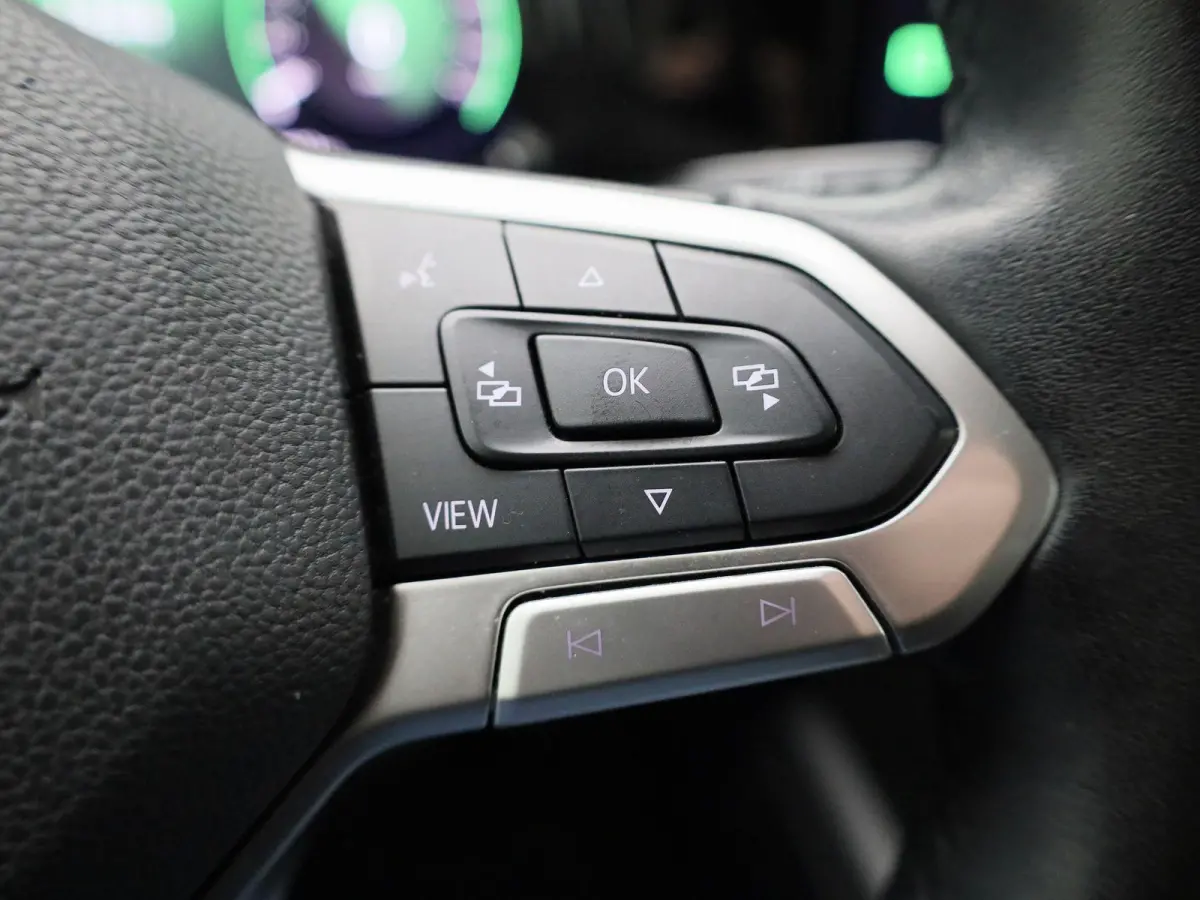 VIII 1.0 eTSI 81kW DSG Life | Automaat | Apple Carplay / Android Auto | Privacy Glass | Virtual Cockpit | Camera | LED Koplampen | Lichtmetalen Velgen |