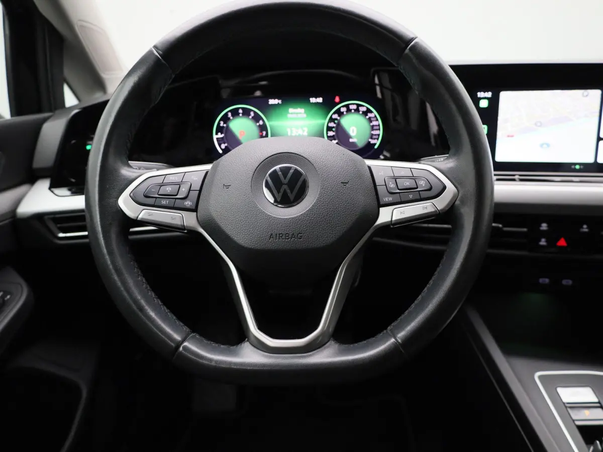VIII 1.0 eTSI 81kW DSG Life | Automaat | Apple Carplay / Android Auto | Privacy Glass | Virtual Cockpit | Camera | LED Koplampen | Lichtmetalen Velgen |