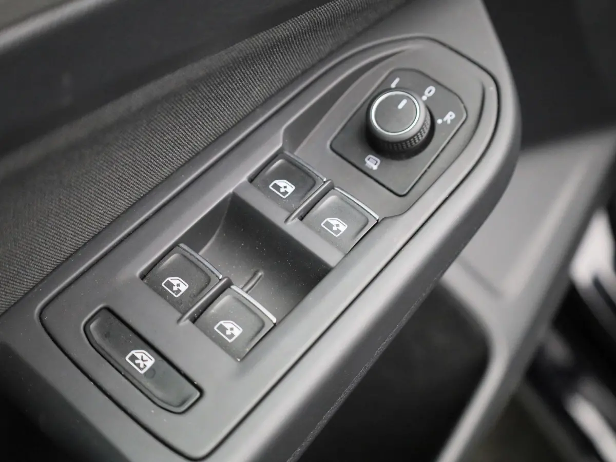 VIII 1.0 eTSI 81kW DSG Life | Automaat | Apple Carplay / Android Auto | Privacy Glass | Virtual Cockpit | Camera | LED Koplampen | Lichtmetalen Velgen |