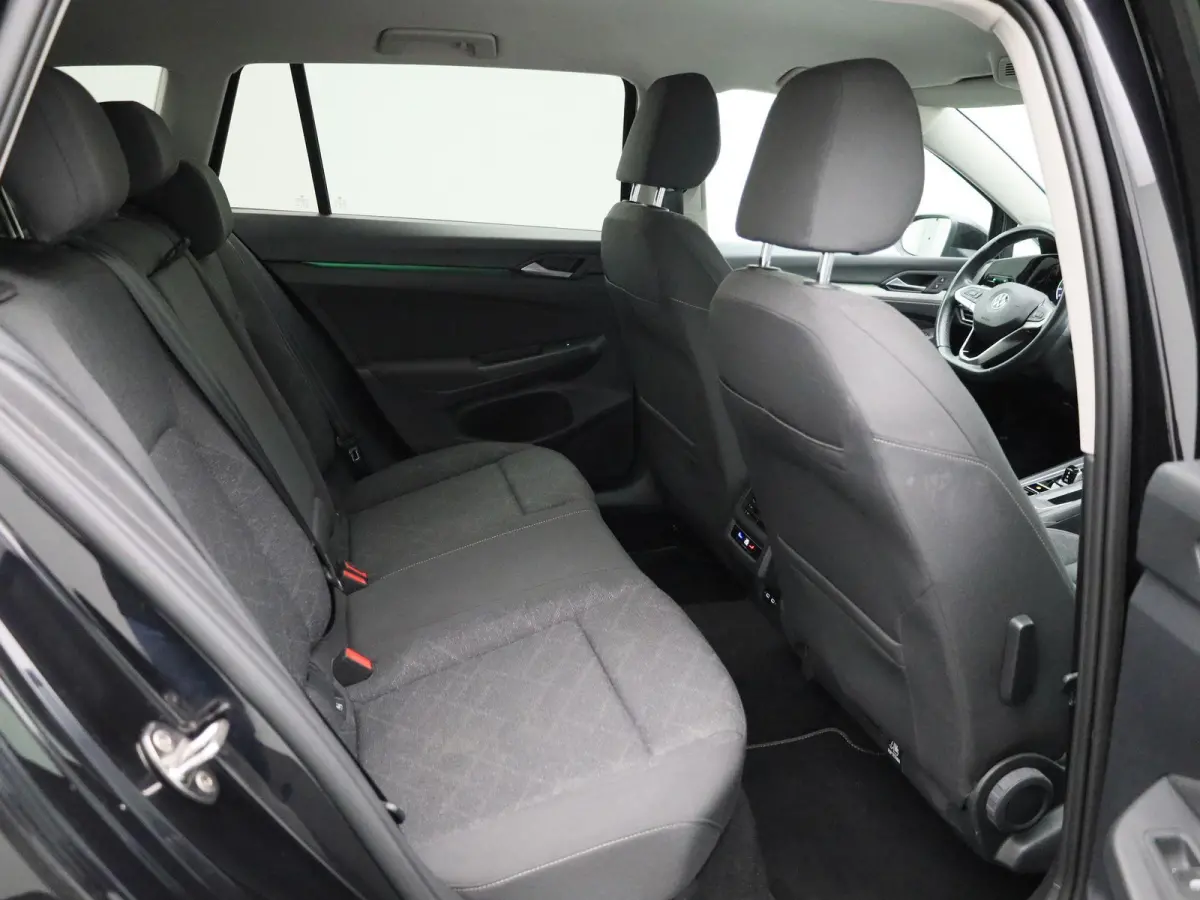 VIII 1.0 eTSI 81kW DSG Life | Automaat | Apple Carplay / Android Auto | Privacy Glass | Virtual Cockpit | Camera | LED Koplampen | Lichtmetalen Velgen |