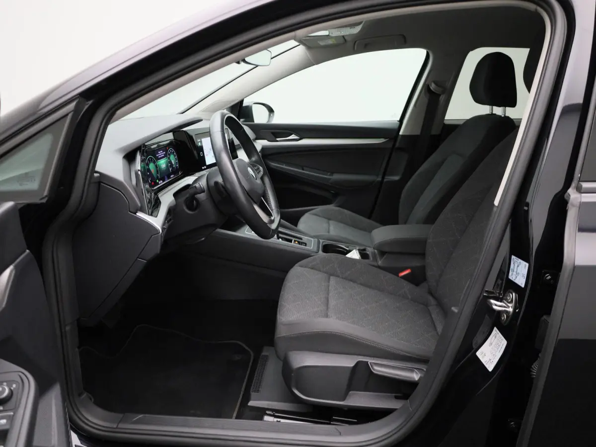 VIII 1.0 eTSI 81kW DSG Life | Automaat | Apple Carplay / Android Auto | Privacy Glass | Virtual Cockpit | Camera | LED Koplampen | Lichtmetalen Velgen |