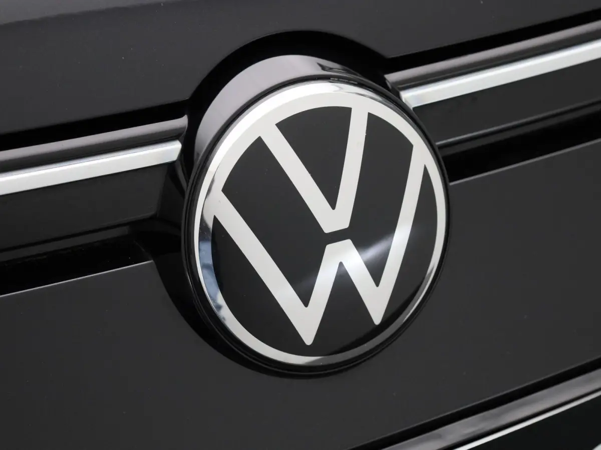 VIII 1.0 eTSI 81kW DSG Life | Automaat | Apple Carplay / Android Auto | Privacy Glass | Virtual Cockpit | Camera | LED Koplampen | Lichtmetalen Velgen |