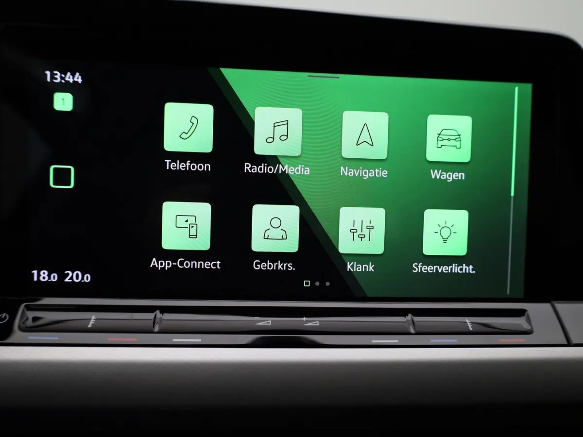 VIII 1.0 eTSI 81kW DSG Life | Automaat | Apple Carplay / Android Auto | Privacy Glass | Virtual Cockpit | Camera | LED Koplampen | Lichtmetalen Velgen |