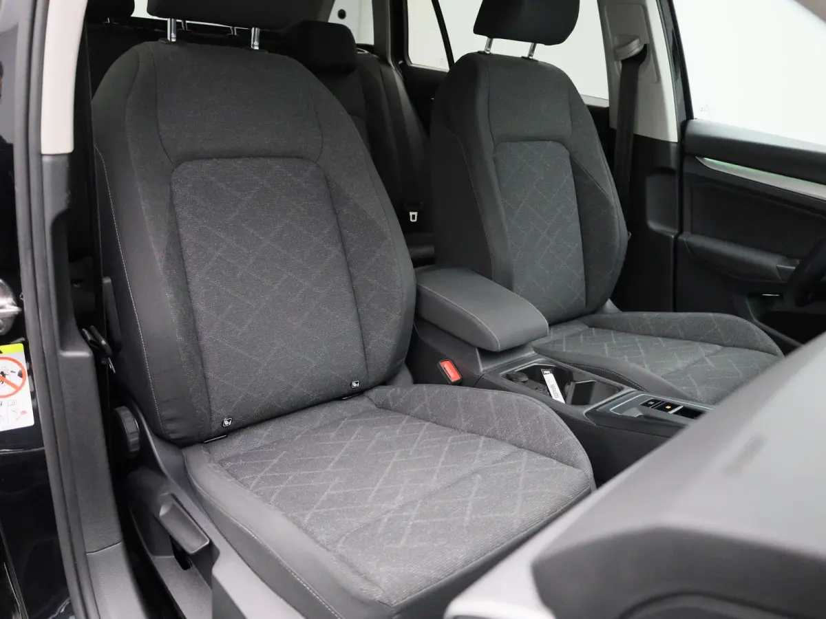 VIII 1.0 eTSI 81kW DSG Life | Automaat | Apple Carplay / Android Auto | Privacy Glass | Virtual Cockpit | Camera | LED Koplampen | Lichtmetalen Velgen |
