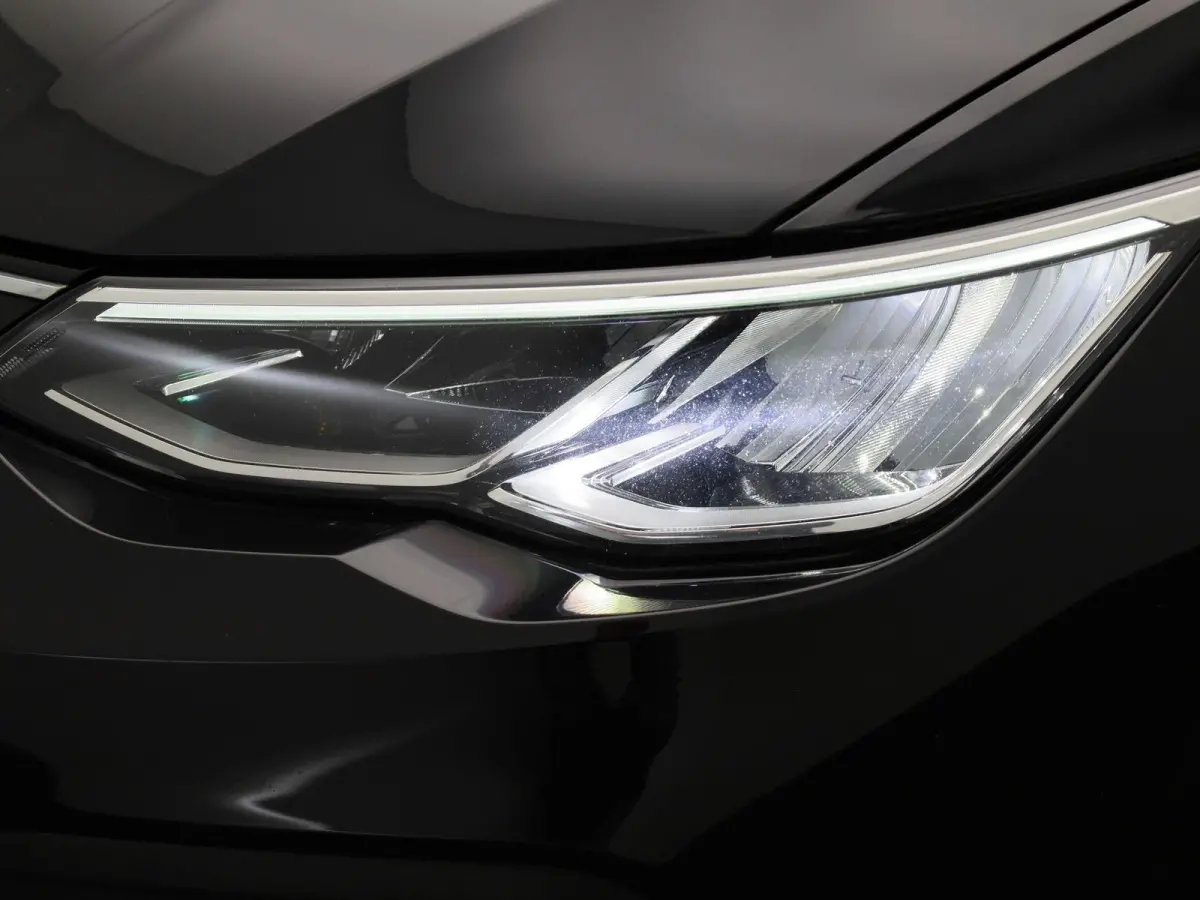VIII 1.0 eTSI 81kW DSG Life | Automaat | Apple Carplay / Android Auto | Privacy Glass | Virtual Cockpit | Camera | LED Koplampen | Lichtmetalen Velgen |