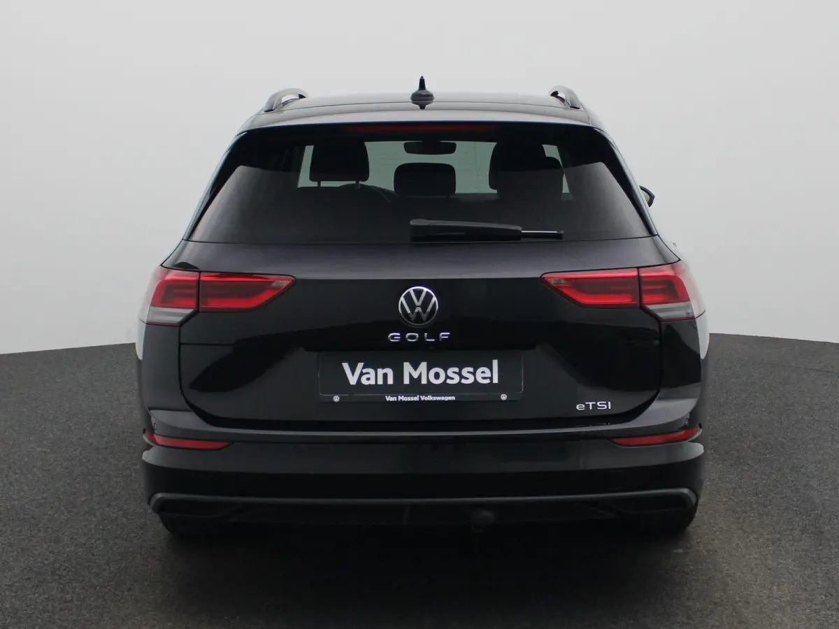 VIII 1.0 eTSI 81kW DSG Life | Automaat | Apple Carplay / Android Auto | Privacy Glass | Virtual Cockpit | Camera | LED Koplampen | Lichtmetalen Velgen |