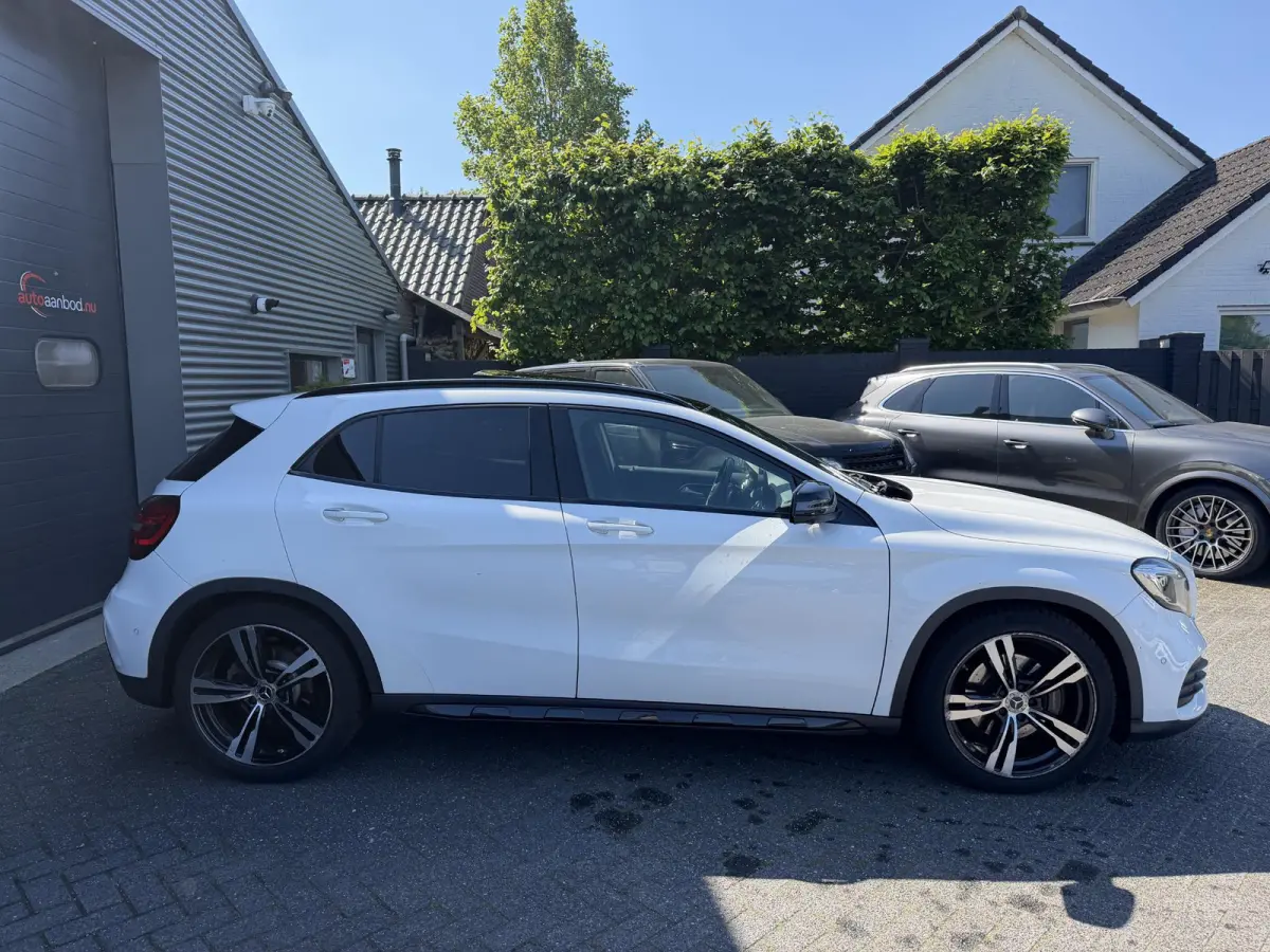 220 d AMG | Panoramadak | 360* Camera | Harmon Kardon | Night Pakket |