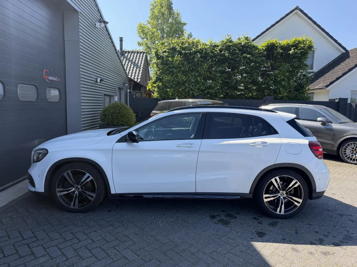 220 d AMG | Panoramadak | 360* Camera | Harmon Kardon | Night Pakket |