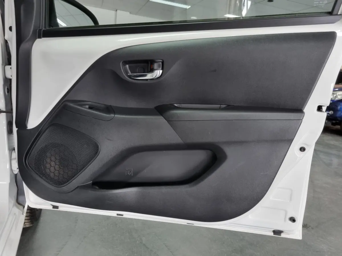 1.0 VVT-i x-play Automaat