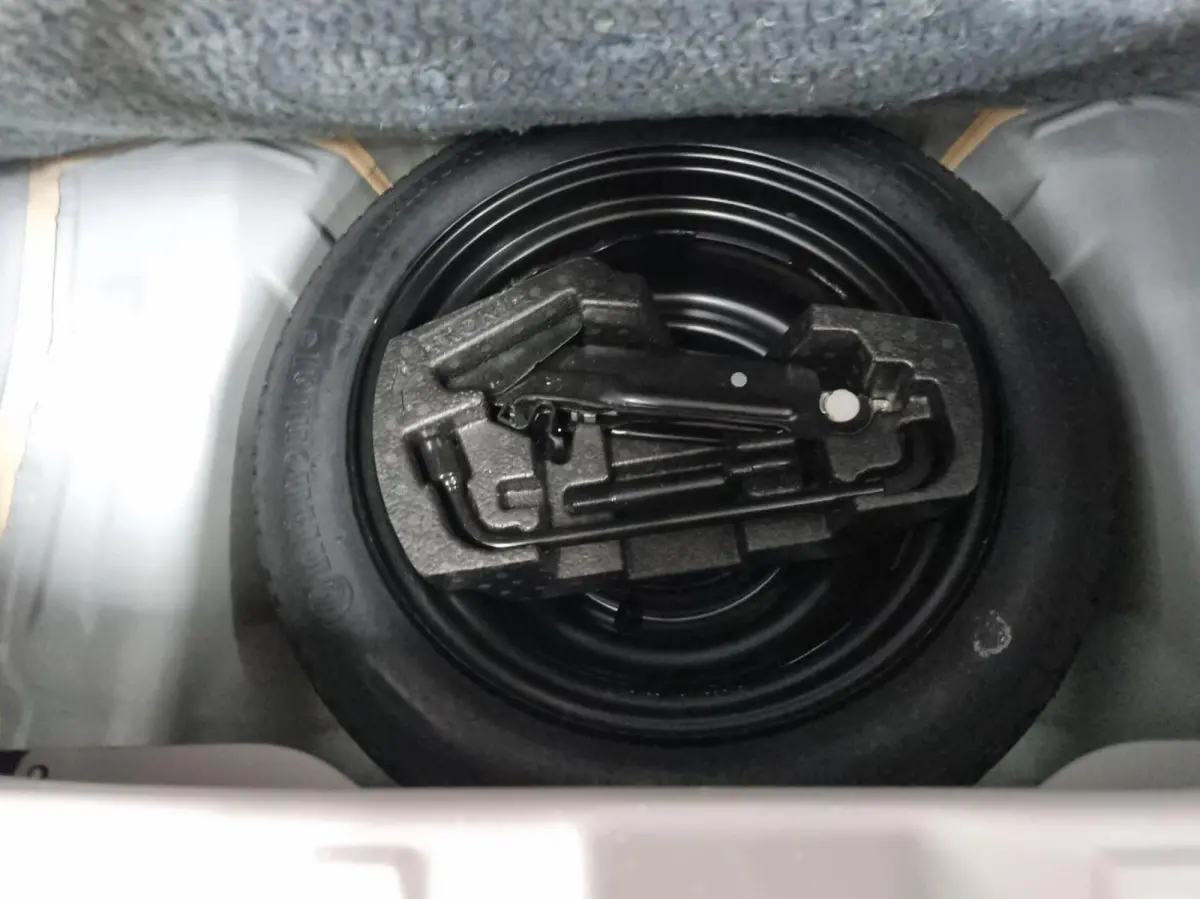 1.0 VVT-i x-play Automaat
