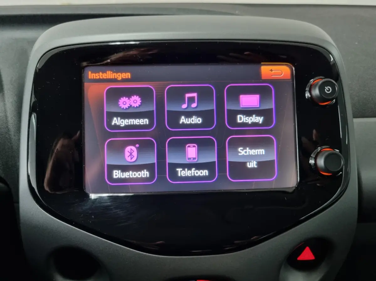1.0 VVT-i x-play Automaat