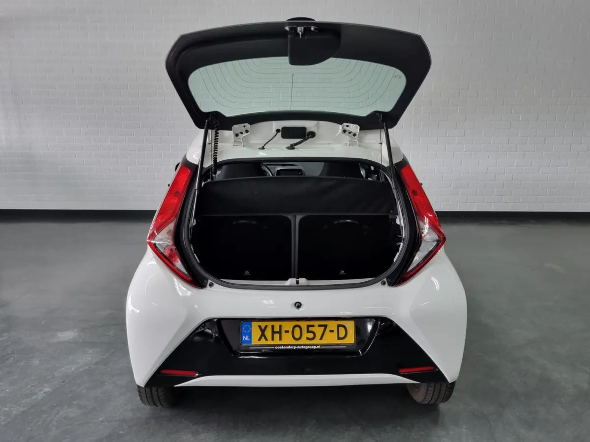 1.0 VVT-i x-play Automaat