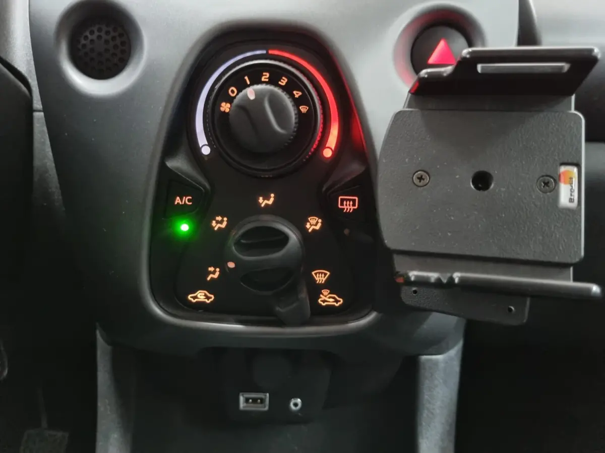 1.0 VVT-i x-play Automaat