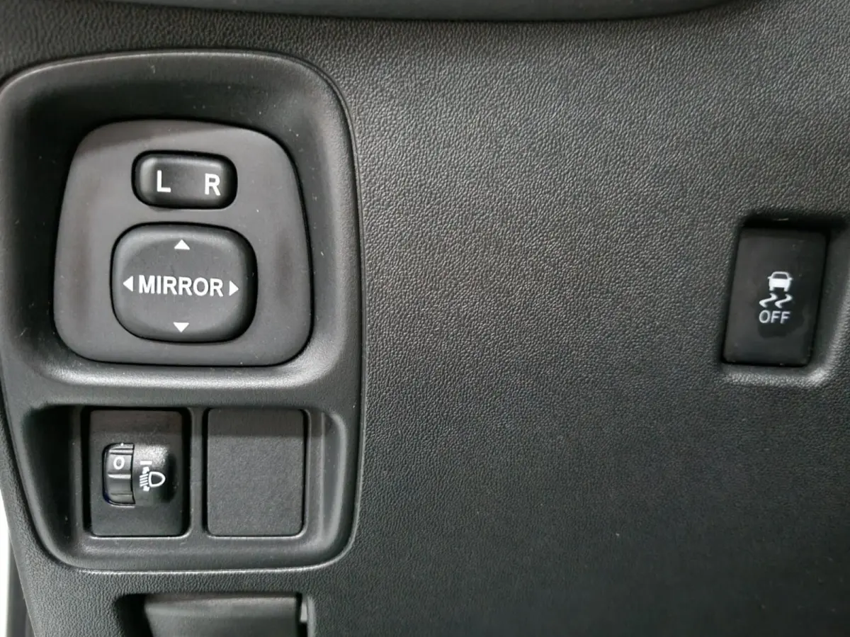 1.0 VVT-i x-play Automaat