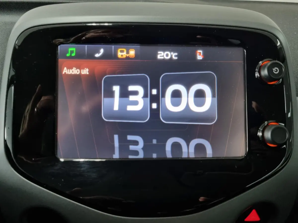 1.0 VVT-i x-play Automaat