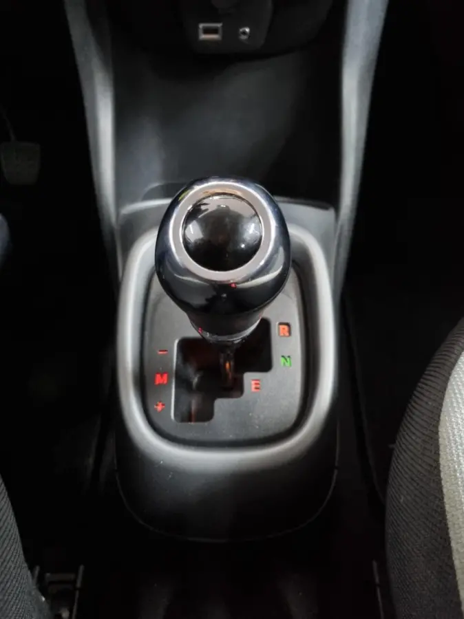 1.0 VVT-i x-play Automaat