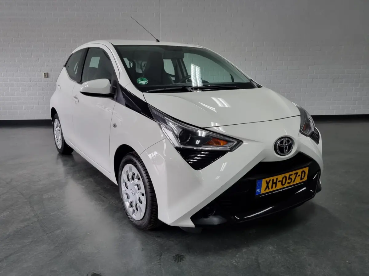 1.0 VVT-i x-play Automaat