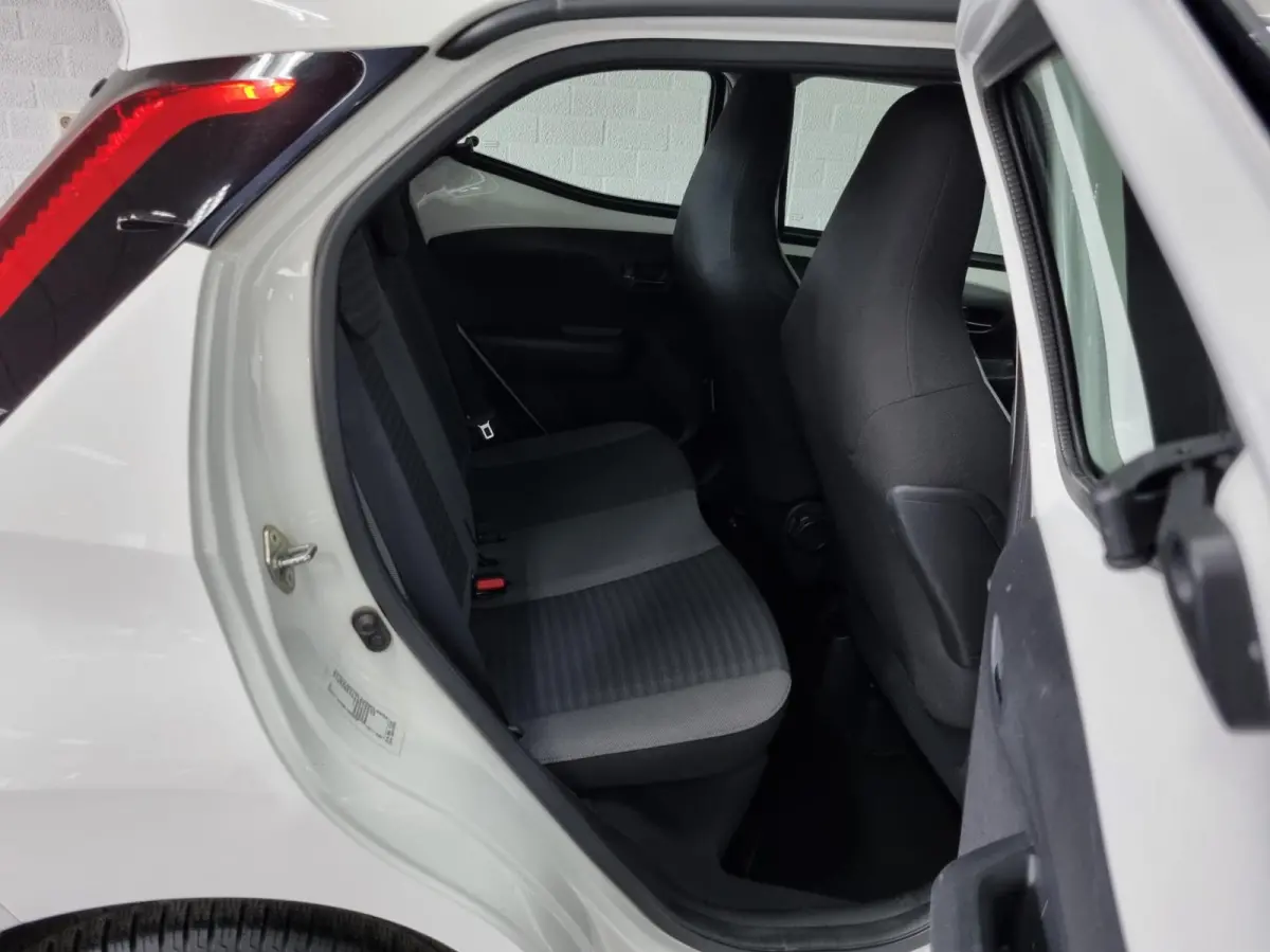 1.0 VVT-i x-play Automaat