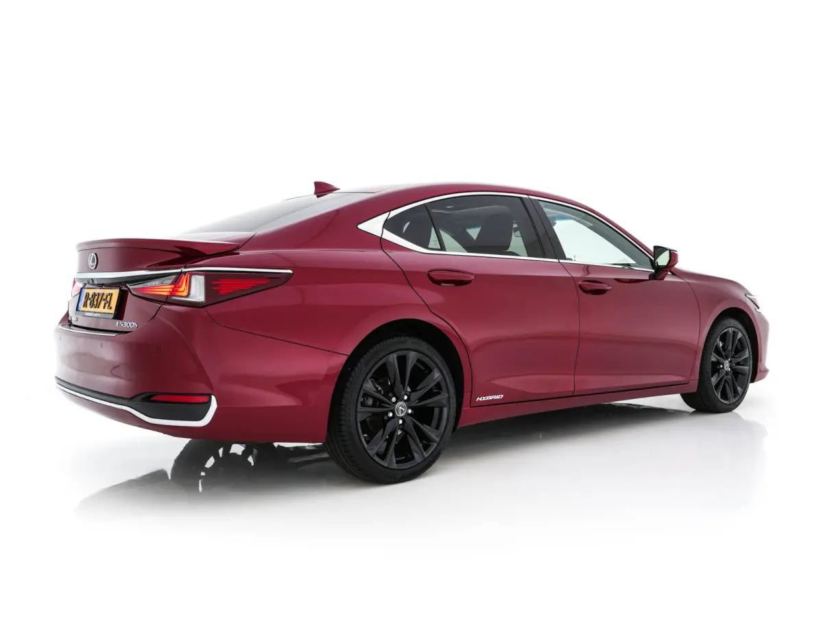 Business Line (INCL-BTW) Aut. *PANO | LEATHER | FULL-LED | ADAPTIVE-CRUISE | BLINDSPOT | KEYLESS | CAMERA | HEATED-COMFORTSEATS | NAVI-FULLMAP | PRIVACY-GLASS | SHIFTPADDLES | ECC | PDC | 19