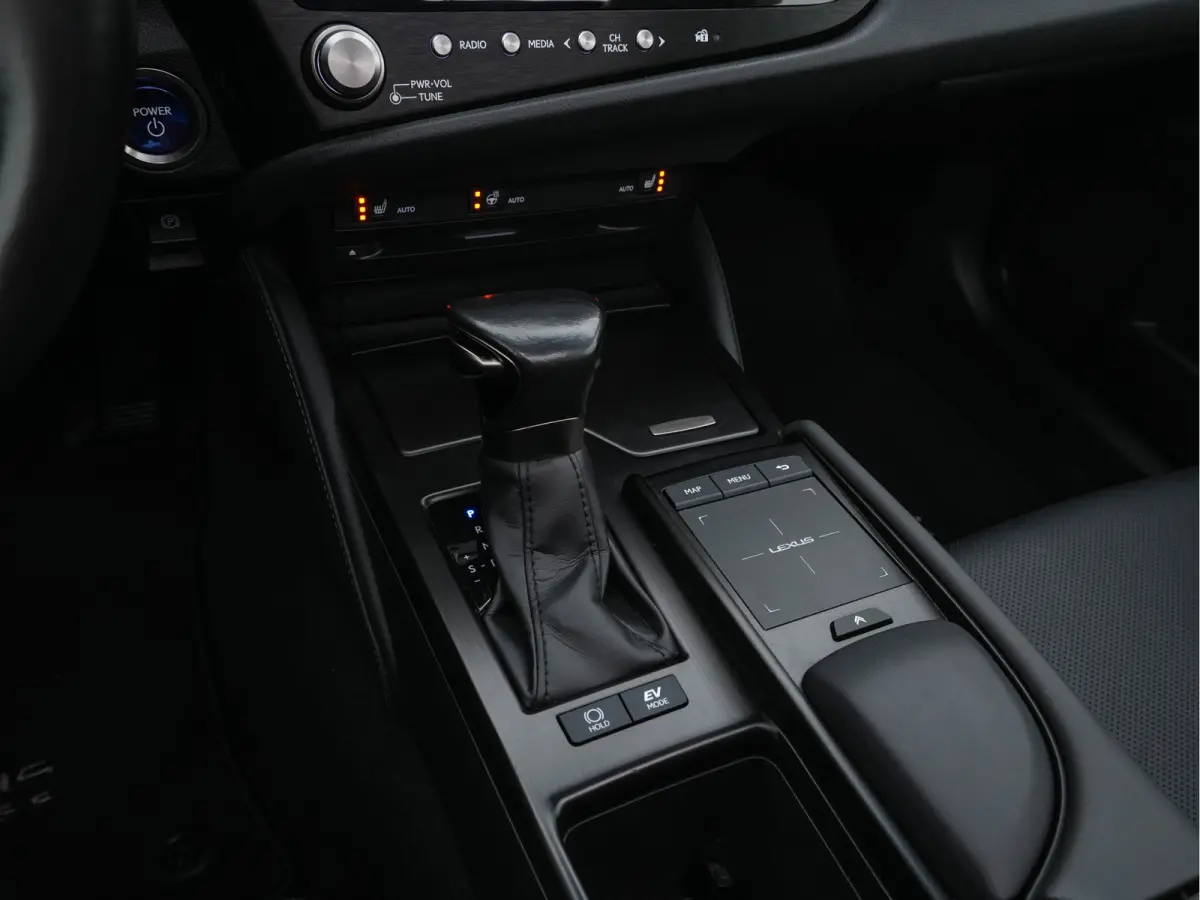 Business Line (INCL-BTW) Aut. *PANO | LEATHER | FULL-LED | ADAPTIVE-CRUISE | BLINDSPOT | KEYLESS | CAMERA | HEATED-COMFORTSEATS | NAVI-FULLMAP | PRIVACY-GLASS | SHIFTPADDLES | ECC | PDC | 19