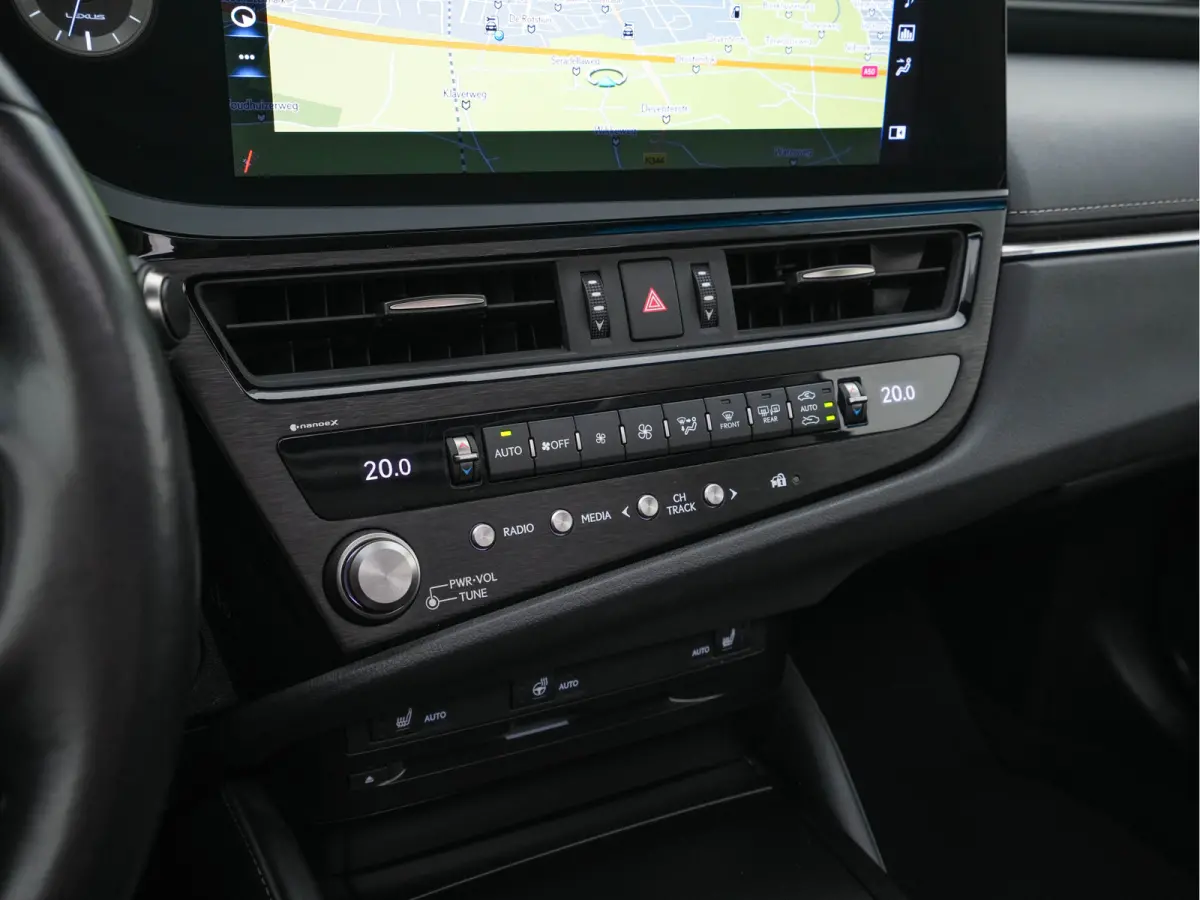 Business Line (INCL-BTW) Aut. *PANO | LEATHER | FULL-LED | ADAPTIVE-CRUISE | BLINDSPOT | KEYLESS | CAMERA | HEATED-COMFORTSEATS | NAVI-FULLMAP | PRIVACY-GLASS | SHIFTPADDLES | ECC | PDC | 19