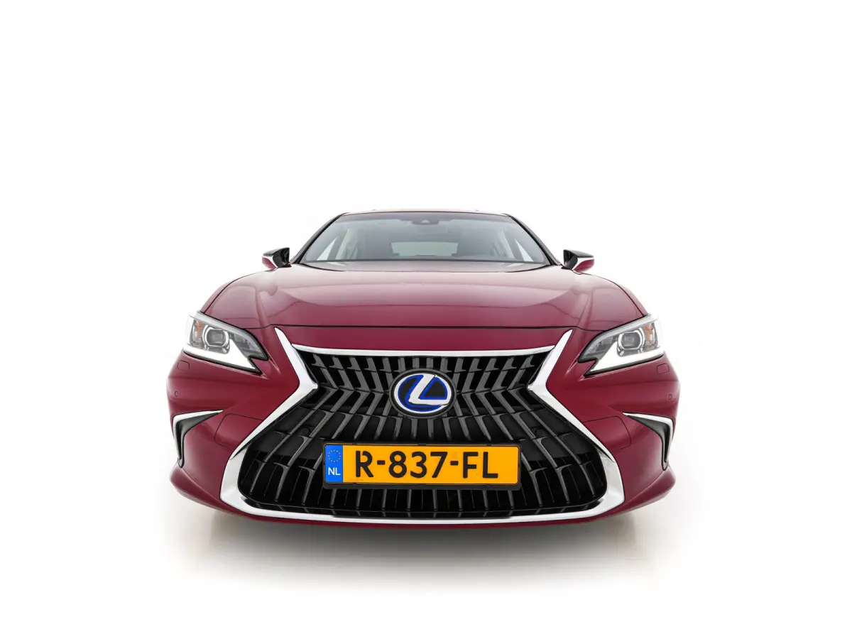 Business Line (INCL-BTW) Aut. *PANO | LEATHER | FULL-LED | ADAPTIVE-CRUISE | BLINDSPOT | KEYLESS | CAMERA | HEATED-COMFORTSEATS | NAVI-FULLMAP | PRIVACY-GLASS | SHIFTPADDLES | ECC | PDC | 19