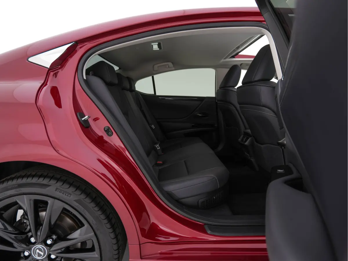 Business Line (INCL-BTW) Aut. *PANO | LEATHER | FULL-LED | ADAPTIVE-CRUISE | BLINDSPOT | KEYLESS | CAMERA | HEATED-COMFORTSEATS | NAVI-FULLMAP | PRIVACY-GLASS | SHIFTPADDLES | ECC | PDC | 19