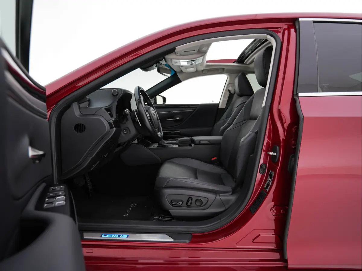 Business Line (INCL-BTW) Aut. *PANO | LEATHER | FULL-LED | ADAPTIVE-CRUISE | BLINDSPOT | KEYLESS | CAMERA | HEATED-COMFORTSEATS | NAVI-FULLMAP | PRIVACY-GLASS | SHIFTPADDLES | ECC | PDC | 19