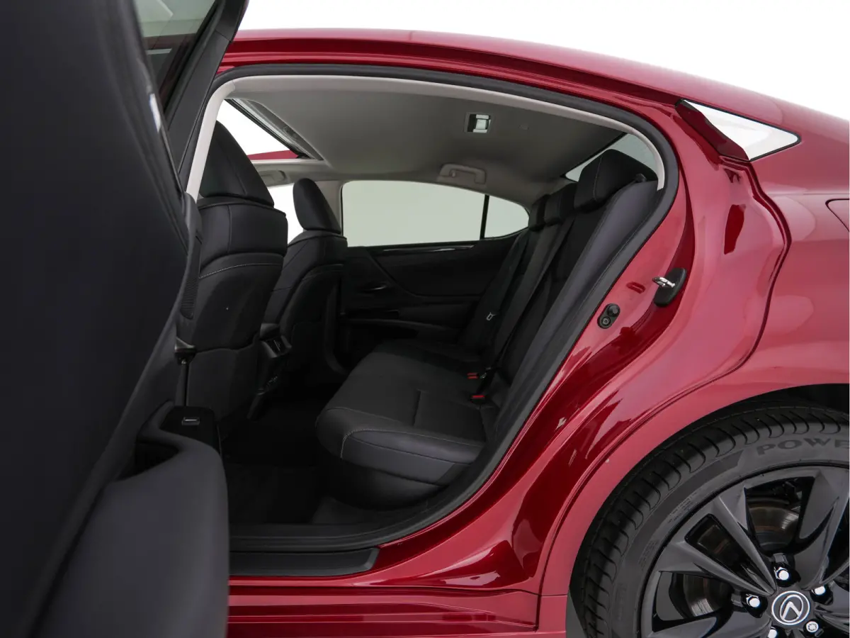 Business Line (INCL-BTW) Aut. *PANO | LEATHER | FULL-LED | ADAPTIVE-CRUISE | BLINDSPOT | KEYLESS | CAMERA | HEATED-COMFORTSEATS | NAVI-FULLMAP | PRIVACY-GLASS | SHIFTPADDLES | ECC | PDC | 19