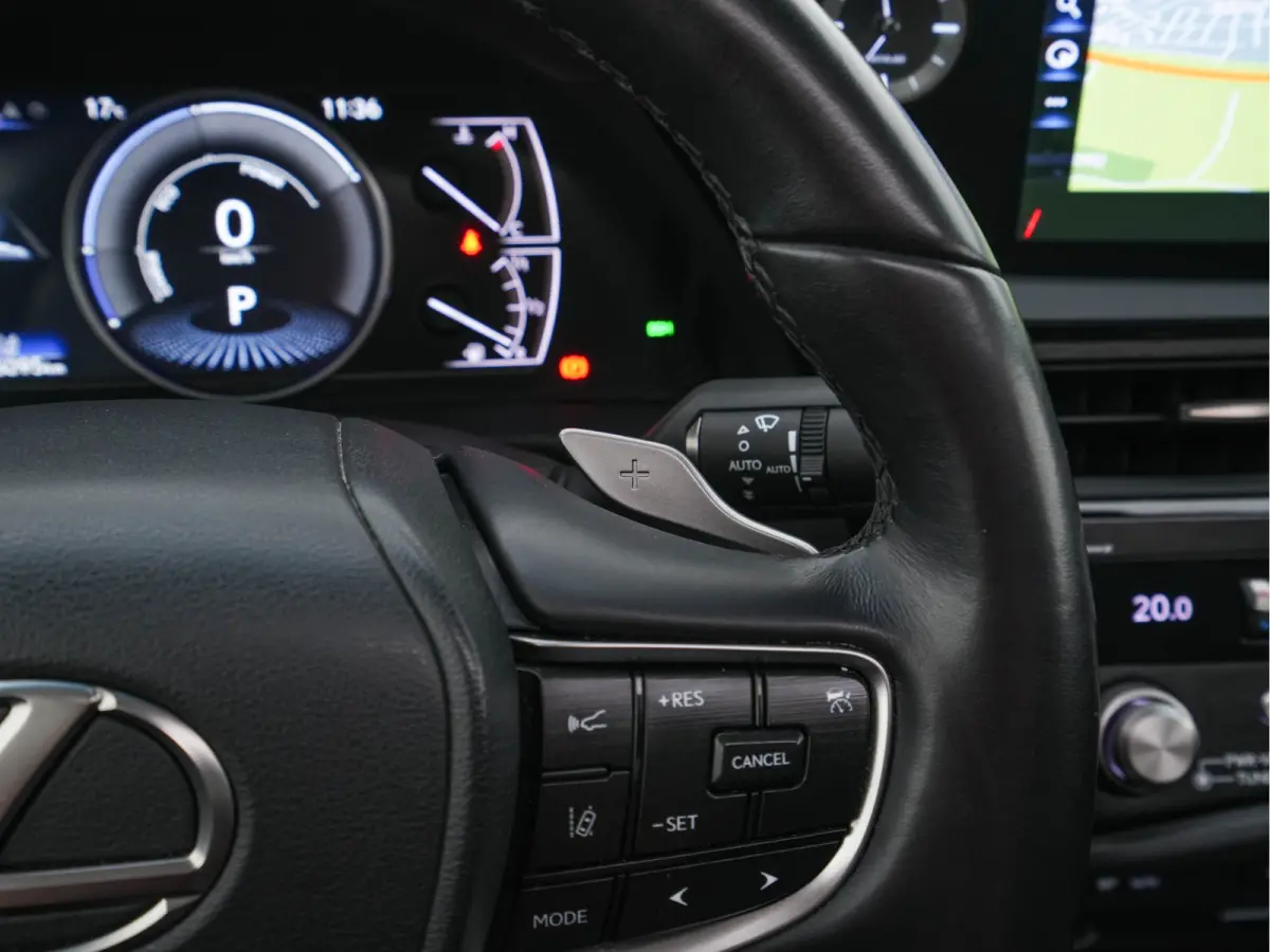 Business Line (INCL-BTW) Aut. *PANO | LEATHER | FULL-LED | ADAPTIVE-CRUISE | BLINDSPOT | KEYLESS | CAMERA | HEATED-COMFORTSEATS | NAVI-FULLMAP | PRIVACY-GLASS | SHIFTPADDLES | ECC | PDC | 19