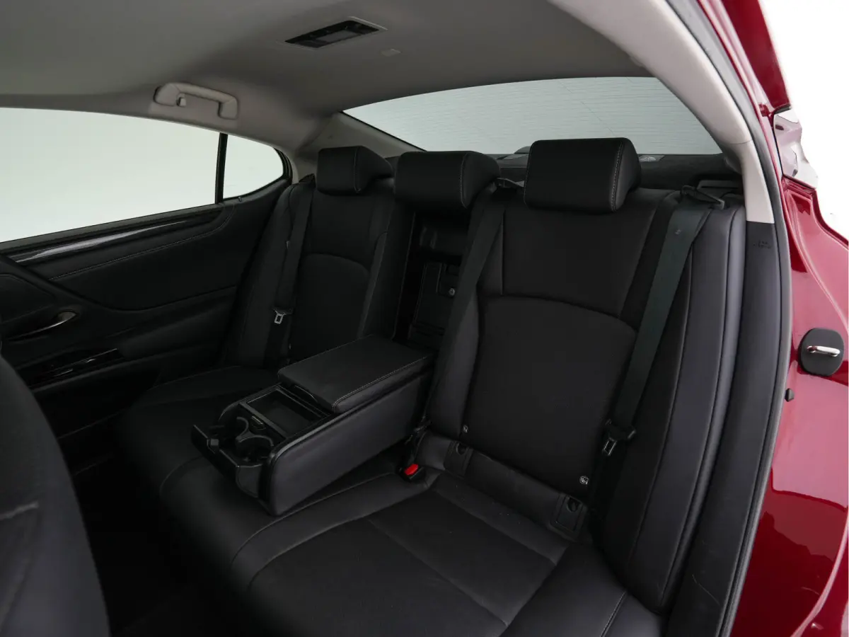 Business Line (INCL-BTW) Aut. *PANO | LEATHER | FULL-LED | ADAPTIVE-CRUISE | BLINDSPOT | KEYLESS | CAMERA | HEATED-COMFORTSEATS | NAVI-FULLMAP | PRIVACY-GLASS | SHIFTPADDLES | ECC | PDC | 19