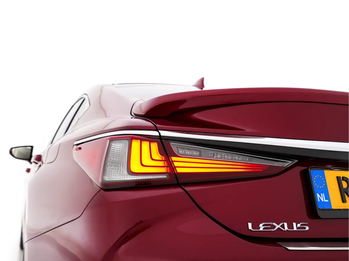 Business Line (INCL-BTW) Aut. *PANO | LEATHER | FULL-LED | ADAPTIVE-CRUISE | BLINDSPOT | KEYLESS | CAMERA | HEATED-COMFORTSEATS | NAVI-FULLMAP | PRIVACY-GLASS | SHIFTPADDLES | ECC | PDC | 19