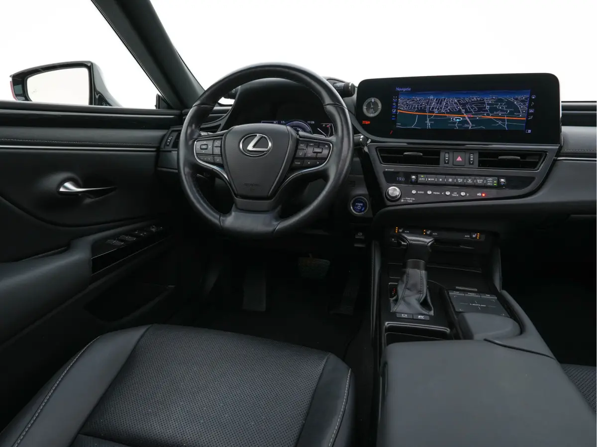 Business Line (INCL-BTW) Aut. *PANO | LEATHER | FULL-LED | ADAPTIVE-CRUISE | BLINDSPOT | KEYLESS | CAMERA | HEATED-COMFORTSEATS | NAVI-FULLMAP | PRIVACY-GLASS | SHIFTPADDLES | ECC | PDC | 19