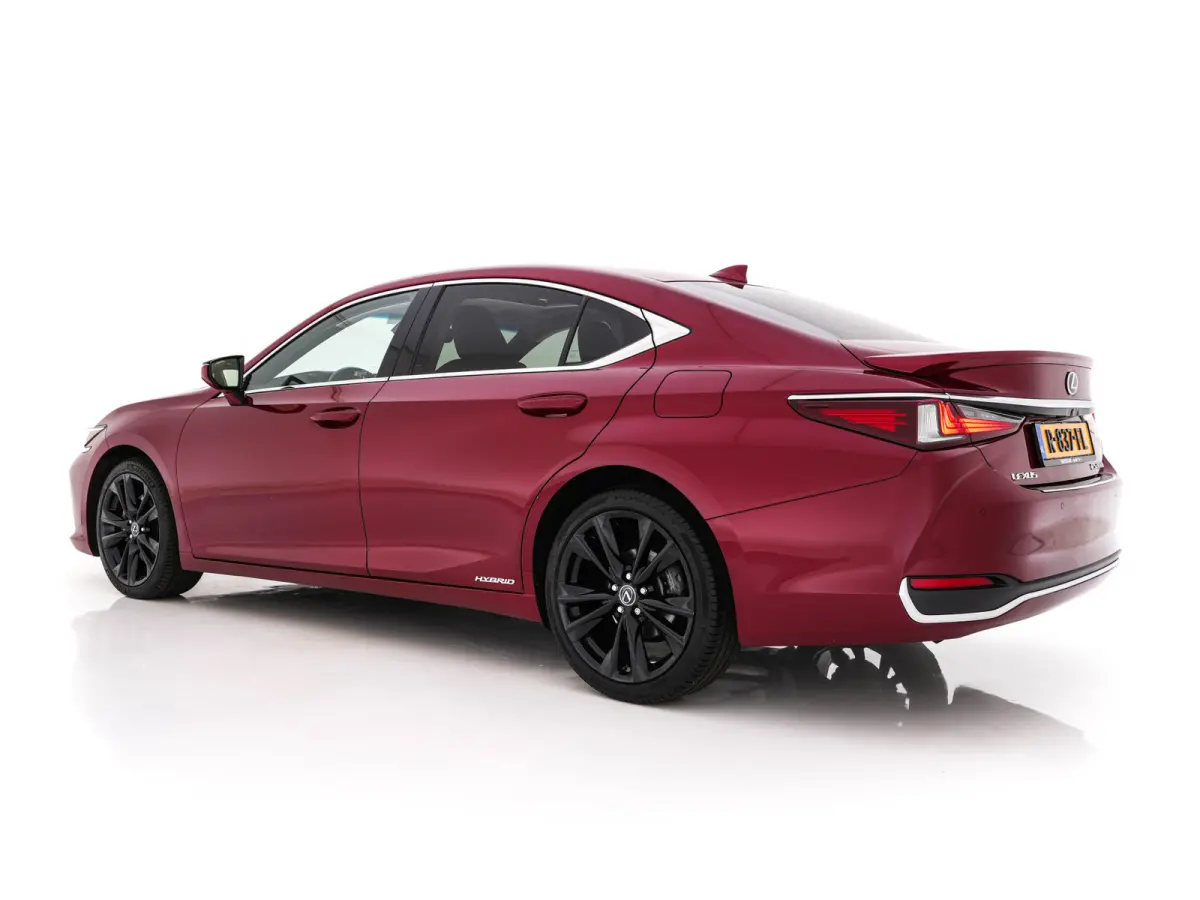Business Line (INCL-BTW) Aut. *PANO | LEATHER | FULL-LED | ADAPTIVE-CRUISE | BLINDSPOT | KEYLESS | CAMERA | HEATED-COMFORTSEATS | NAVI-FULLMAP | PRIVACY-GLASS | SHIFTPADDLES | ECC | PDC | 19