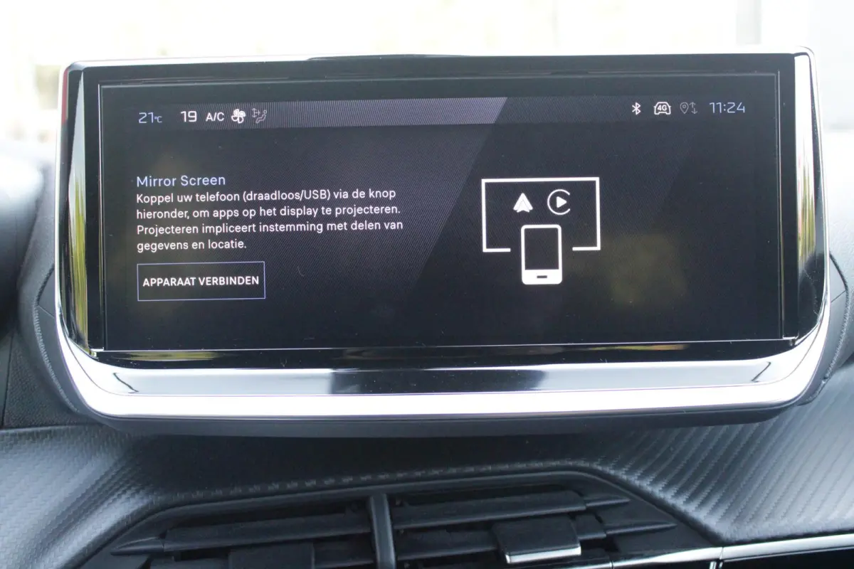 1.2 100PK ALLURE | DRAADLOZE APPLE CARPLAY/ANDROID AUTO | PARKEERSENSOREN VOOR + ACHTER | CRUISE CONTROL | DAB+ RADIO | CLIMATE CONTROL | 17" LICHTMETALEN VELGEN |