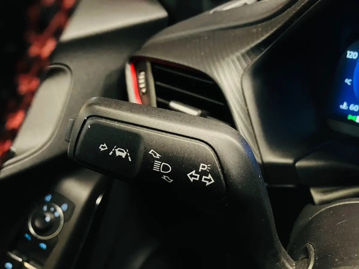 1.0 EcoBoost ST-Line X | CAMERA | LED | NAVI | CAR PLAY |