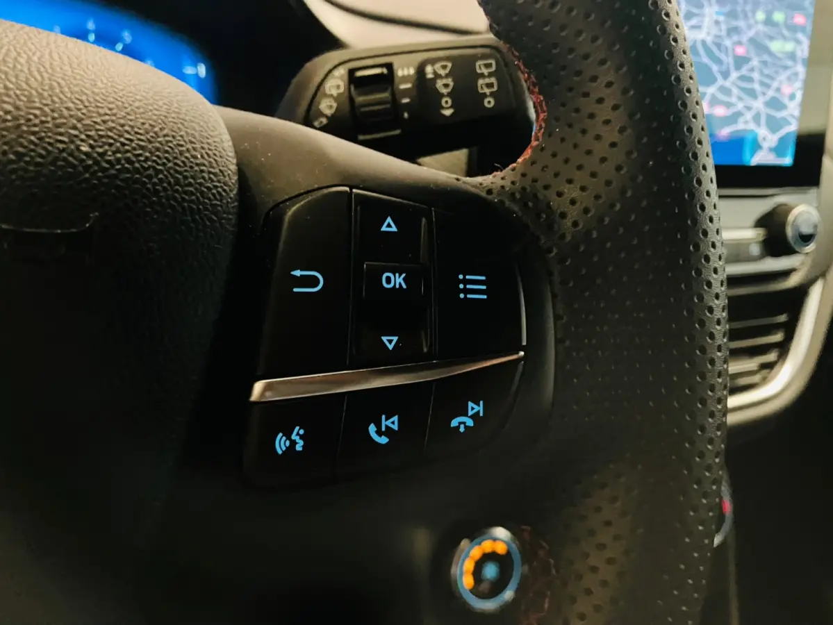1.0 EcoBoost ST-Line X | CAMERA | LED | NAVI | CAR PLAY |