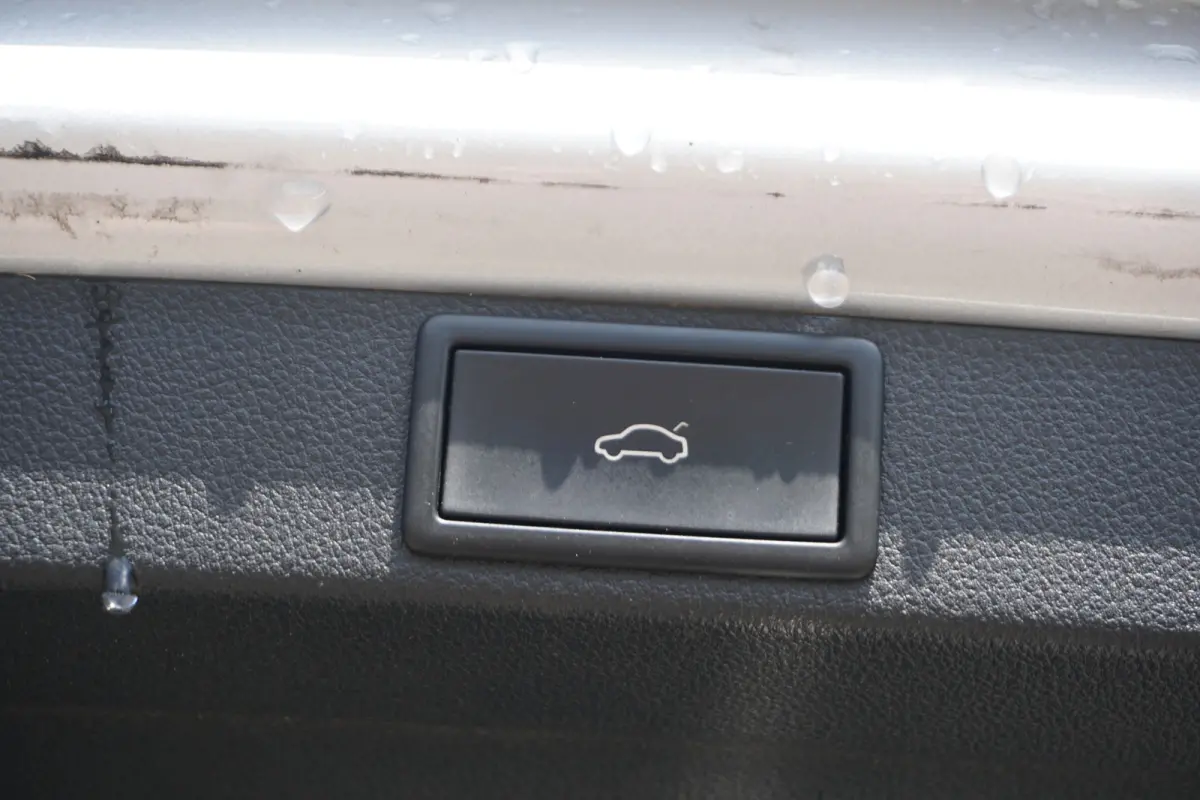 1.0 TSI Business Edition | CARPLAY | ECC | NAVI | CRUISE |