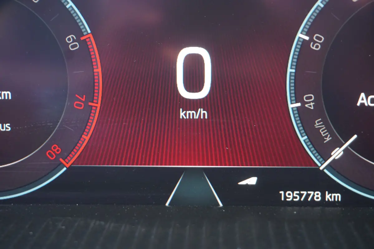 1.0 TSI Business Edition | CARPLAY | ECC | NAVI | CRUISE |