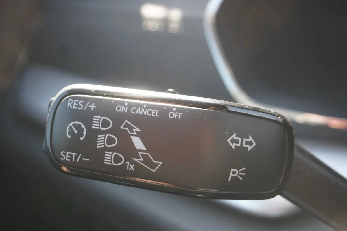 1.0 TSI Business Edition | CARPLAY | ECC | NAVI | CRUISE |