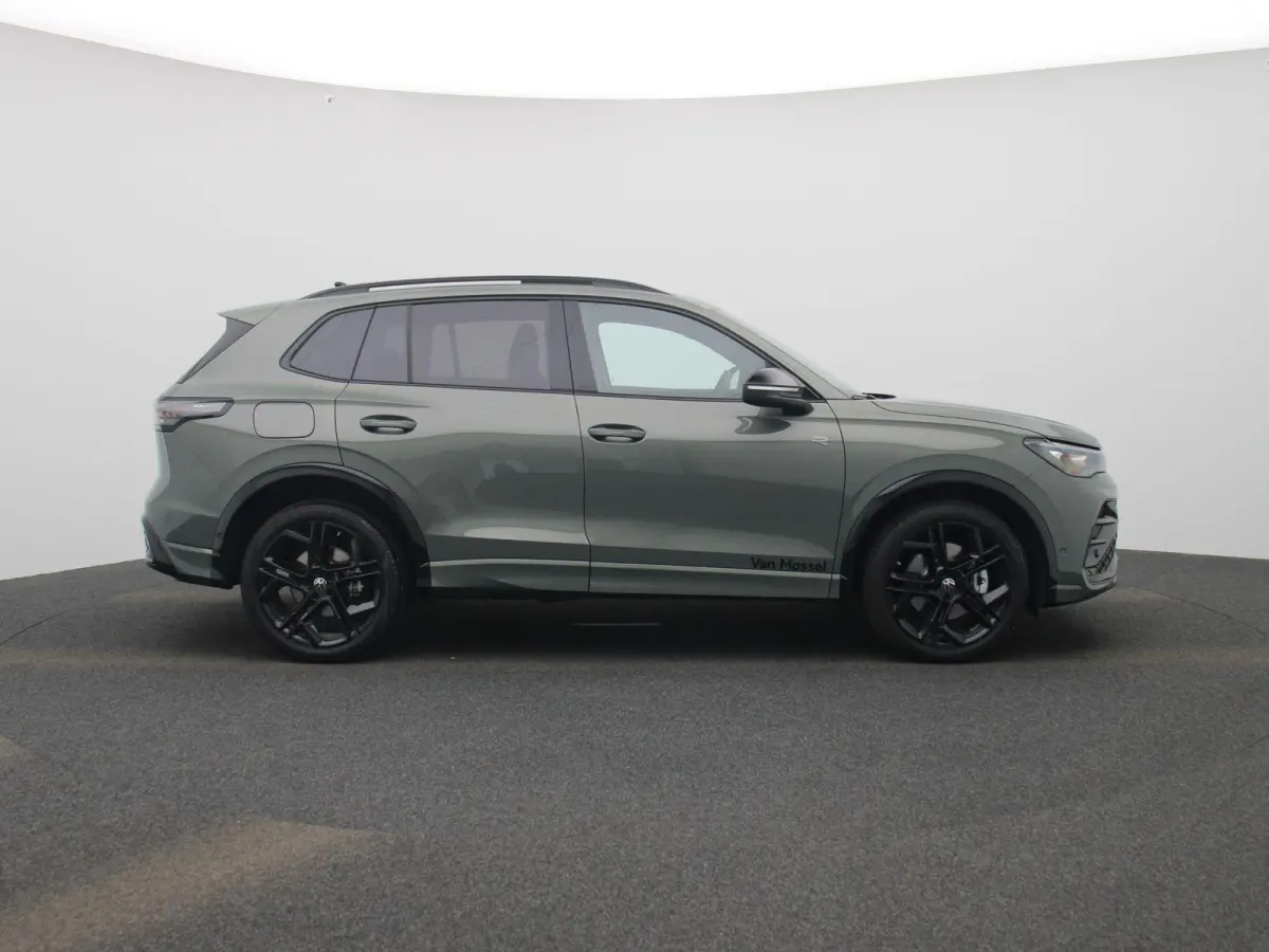 1.5 eHybrid R-Line Edition 272 PK| Origineel Nederlands | 1e Eigenaar | Panoramadak | Trekhaak | Navgatie | Achteruitrijcamera | Dodehoekdetectie | Achterklep Elektrisch