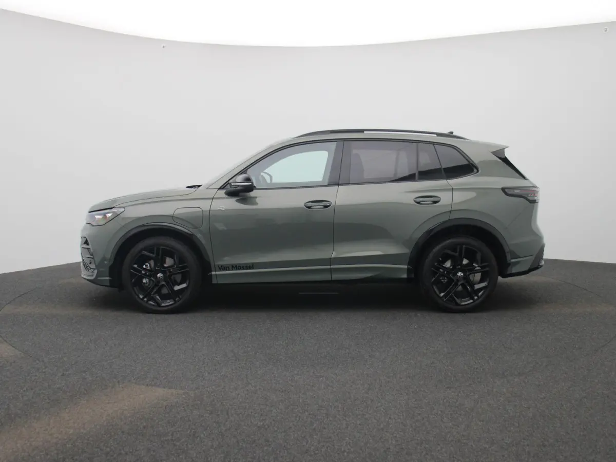 1.5 eHybrid R-Line Edition 272 PK| Origineel Nederlands | 1e Eigenaar | Panoramadak | Trekhaak | Navgatie | Achteruitrijcamera | Dodehoekdetectie | Achterklep Elektrisch