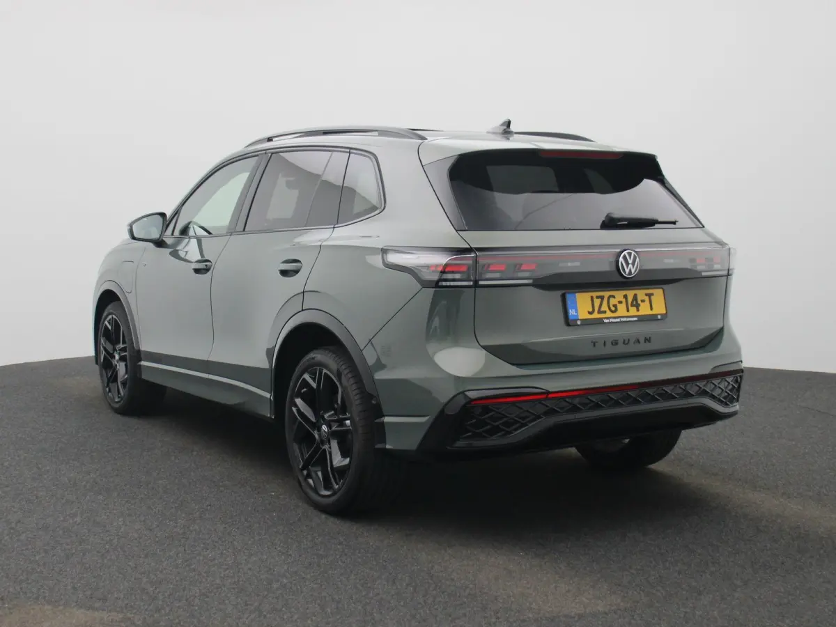 1.5 eHybrid R-Line Edition 272 PK| Origineel Nederlands | 1e Eigenaar | Panoramadak | Trekhaak | Navgatie | Achteruitrijcamera | Dodehoekdetectie | Achterklep Elektrisch