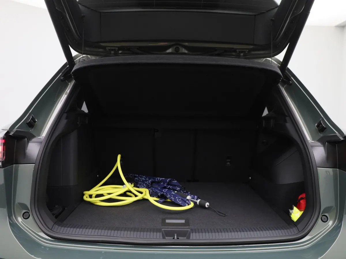 1.5 eHybrid R-Line Edition 272 PK| Origineel Nederlands | 1e Eigenaar | Panoramadak | Trekhaak | Navgatie | Achteruitrijcamera | Dodehoekdetectie | Achterklep Elektrisch