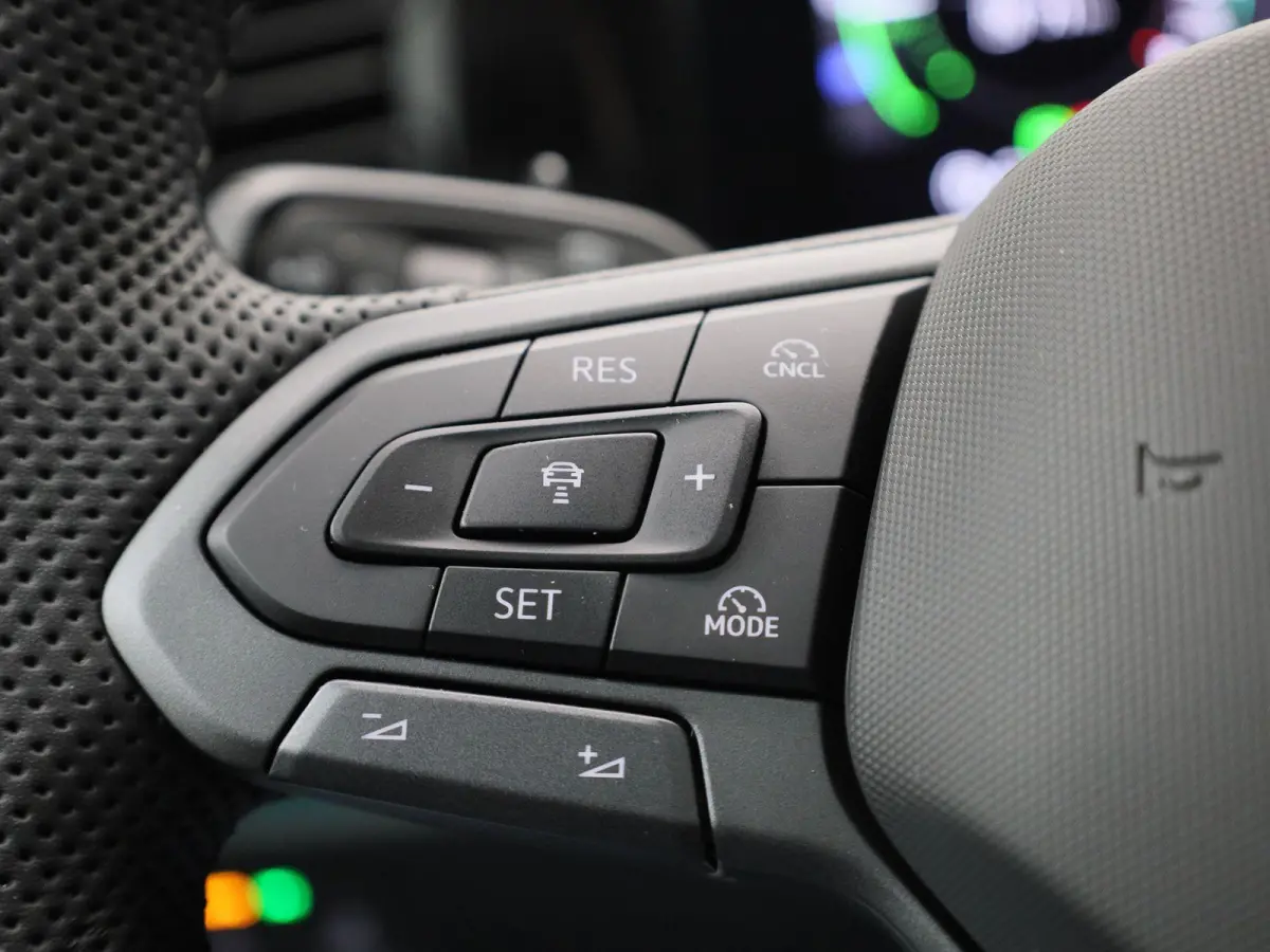 1.5 eHybrid R-Line Edition 272 PK| Origineel Nederlands | 1e Eigenaar | Panoramadak | Trekhaak | Navgatie | Achteruitrijcamera | Dodehoekdetectie | Achterklep Elektrisch