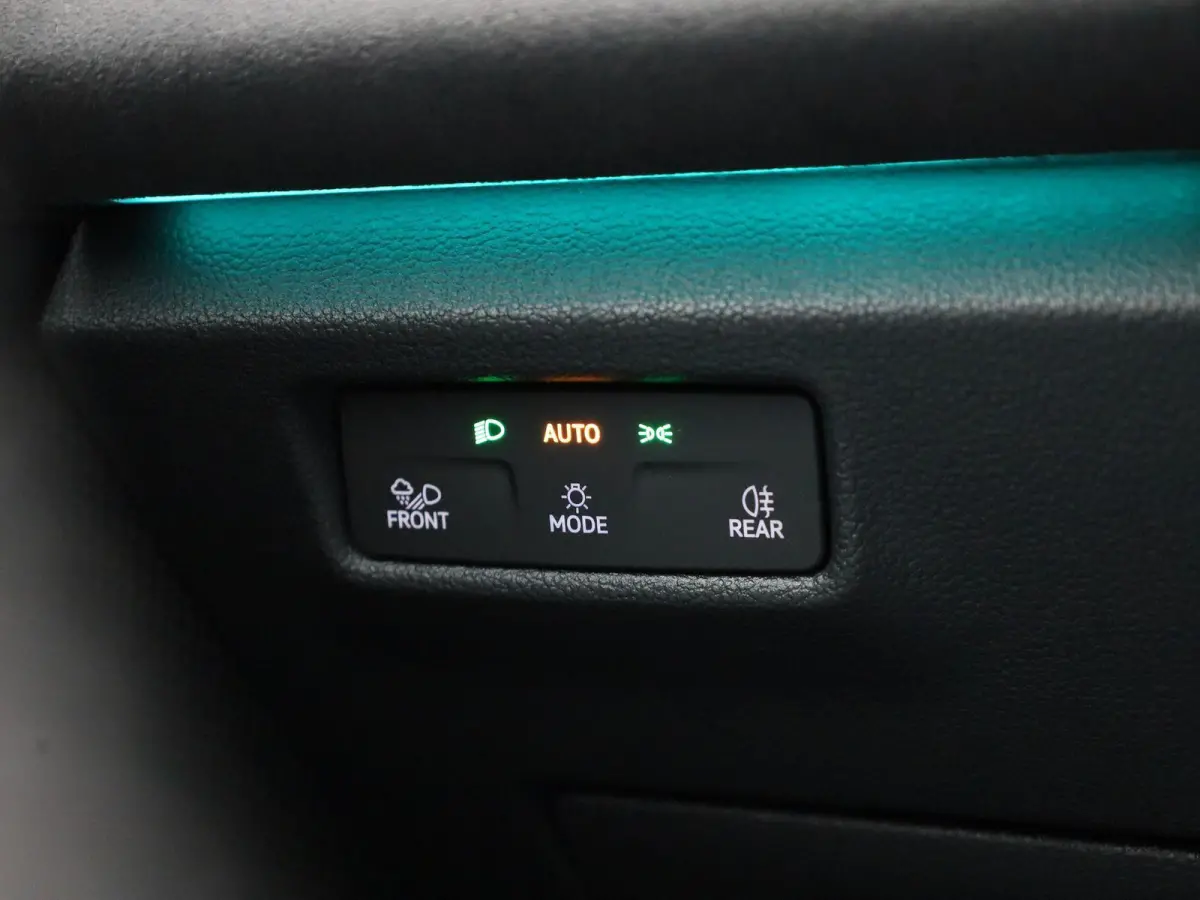 1.5 eHybrid R-Line Edition 272 PK| Origineel Nederlands | 1e Eigenaar | Panoramadak | Trekhaak | Navgatie | Achteruitrijcamera | Dodehoekdetectie | Achterklep Elektrisch