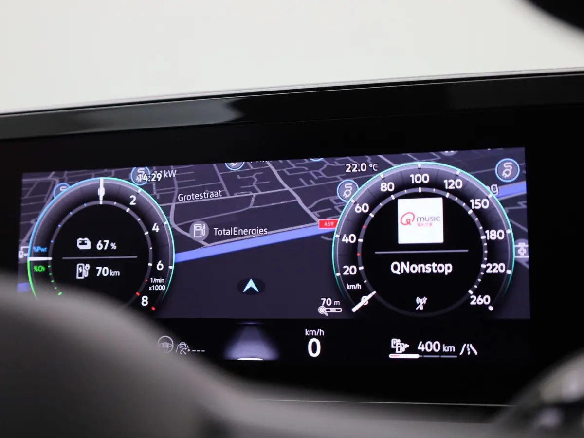 1.5 eHybrid R-Line Edition 272 PK| Origineel Nederlands | 1e Eigenaar | Panoramadak | Trekhaak | Navgatie | Achteruitrijcamera | Dodehoekdetectie | Achterklep Elektrisch